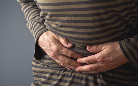 胃潰瘍癌變有什麼征兆 胃潰瘍的症狀有哪些 如何判斷胃潰瘍