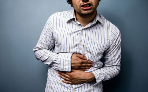 什麼是胃潰瘍穿孔 導致胃潰瘍穿孔的原因是什麼 吃方便面會導致胃潰瘍穿孔嗎